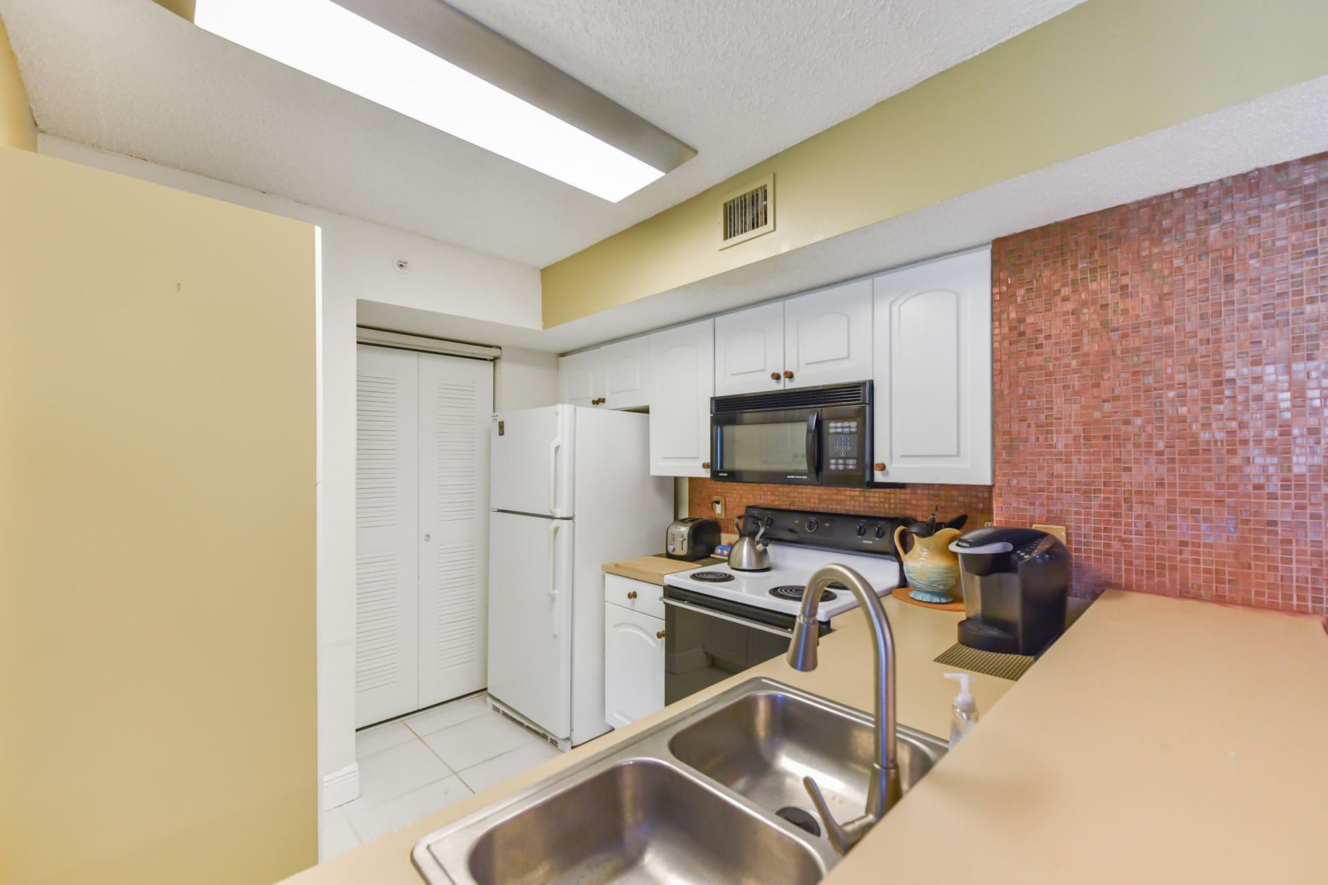 1590 S 42nd Circle, Unit 106, Vero Beach, FL 32967 Photo