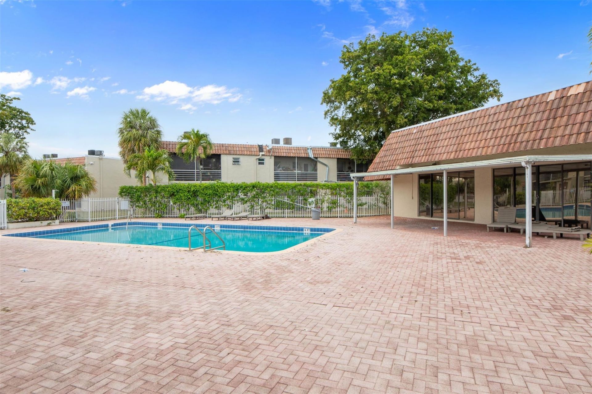 3777 NW 78th Avenue, Unit 10d, Hollywood, FL 33024 Photo