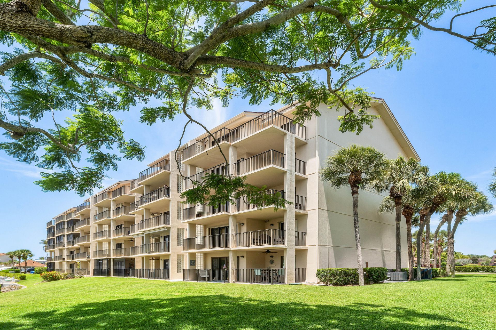 1301 Seafarer Circle, Unit 403, Jupiter, FL 33477 Photo