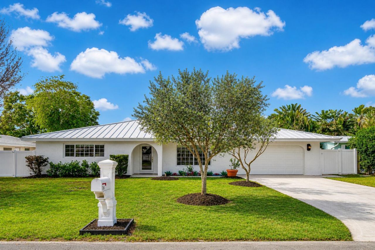 718 SW 27th Place, Boynton Beach, FL 33435 Photo