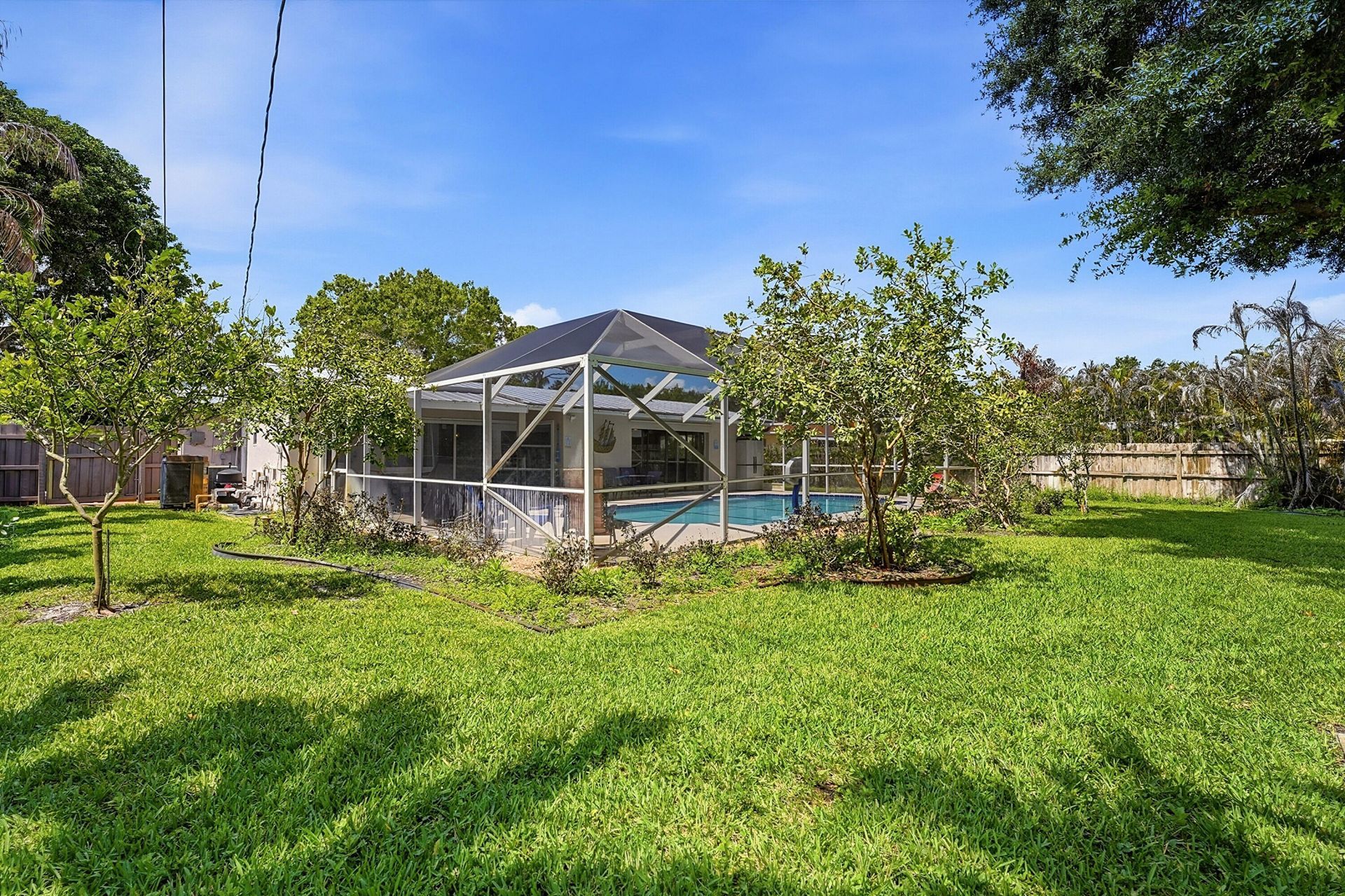 1095 NE Tuxedo Terrace, Jensen Beach, FL 34957 Photo