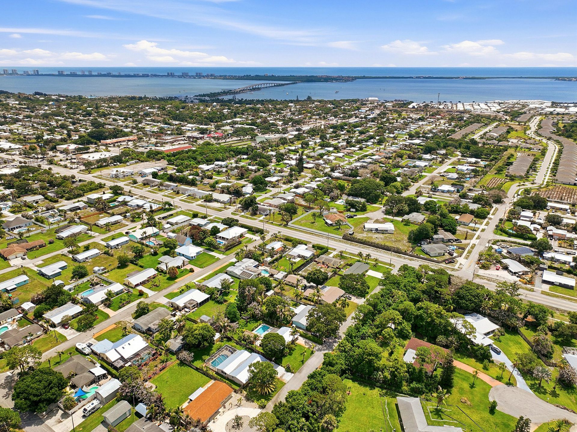 1095 NE Tuxedo Terrace, Jensen Beach, FL 34957 Photo