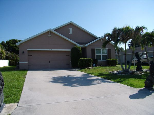1229 SW Albenga Avenue, Port St. Lucie, FL 34953