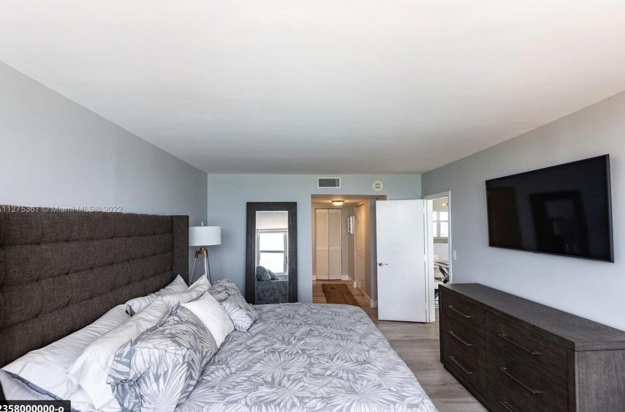 3180 S Ocean Drive, Unit 414, Hallandale Beach, FL 33009 Photo