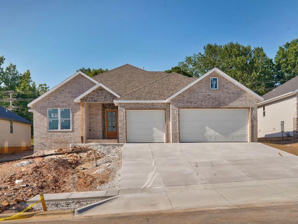 2950 W Marty Street , Springfield, MO 65810