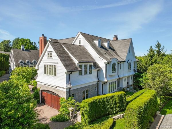 300 Woodland Villa Court , Birmingham, MI 48009