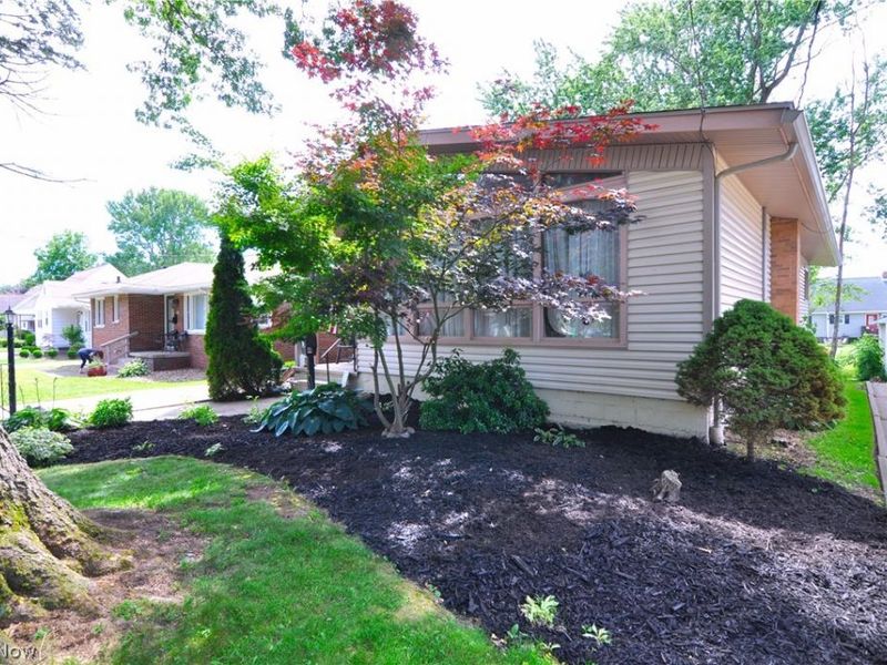 172 27th Street NW, Barberton, OH 44203 Photo 2