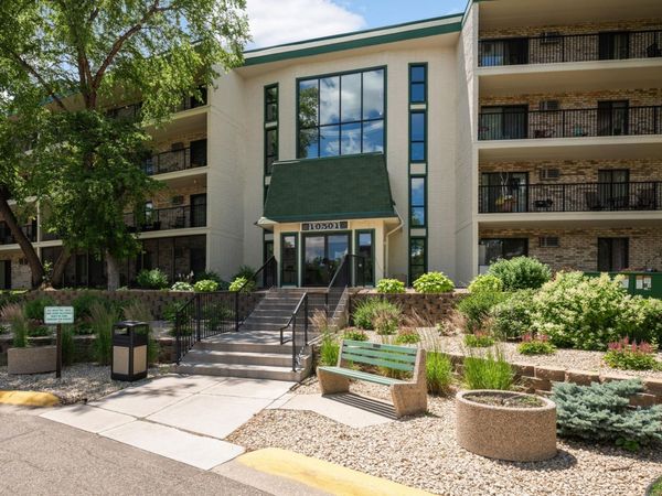10501 Cedar Lake Road, Unit 413, Hopkins, MN 55305