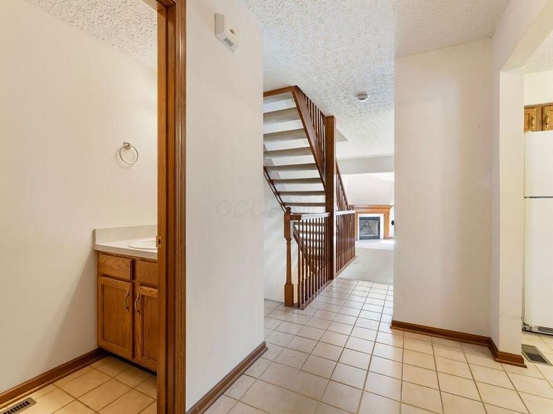 1068 Cypress Lane, Unit 12-3, Columbus, OH 43230 Photo 11