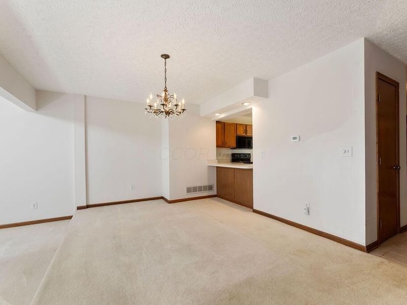 1068 Cypress Lane, Unit 12-3, Columbus, OH 43230 Photo 12