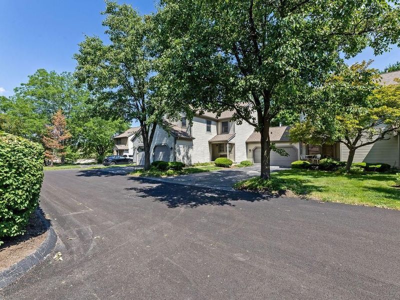 1068 Cypress Lane, Unit 12-3, Columbus, OH 43230 Photo 2
