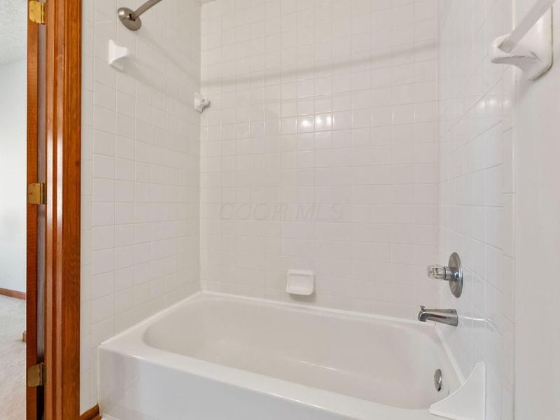 1068 Cypress Lane, Unit 12-3, Columbus, OH 43230 Photo 25