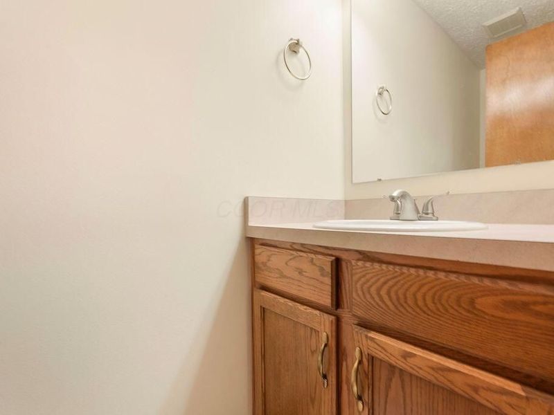 1068 Cypress Lane, Unit 12-3, Columbus, OH 43230 Photo 7