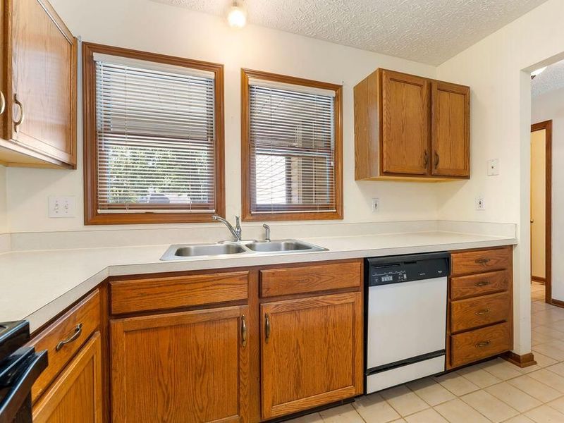 1068 Cypress Lane, Unit 12-3, Columbus, OH 43230 Photo 9