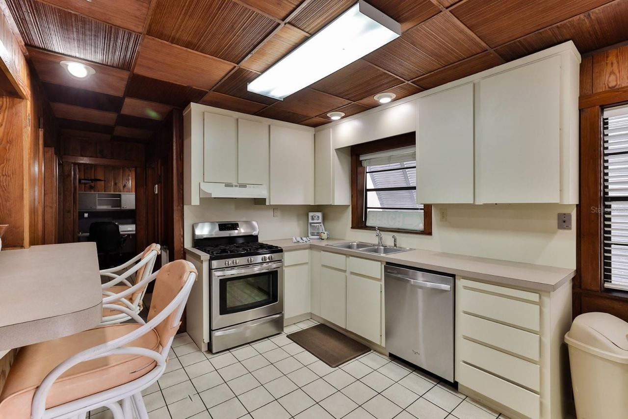 314 Due East Street, New Smyrna Beach, FL 32169 Photo