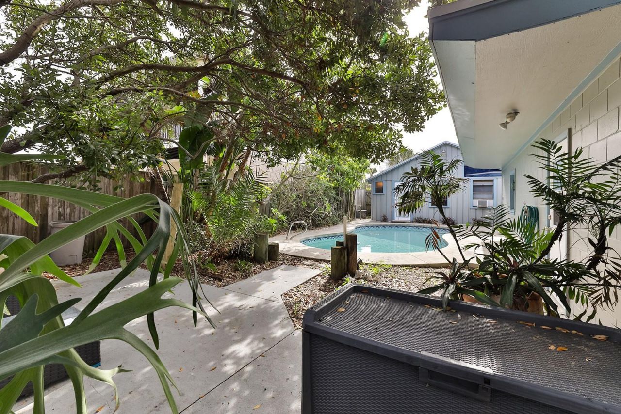 314 Due East Street, New Smyrna Beach, FL 32169 Photo
