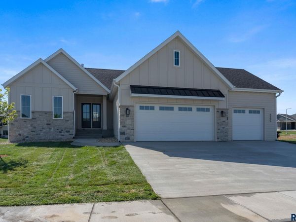 6605 E Hawker Cir, Sioux Falls, SD 57110