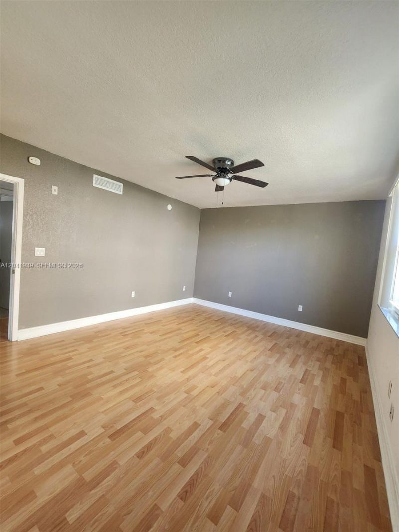 1080 99th St, Unit 221, Bay Harbor Islands, FL 33154 Photo