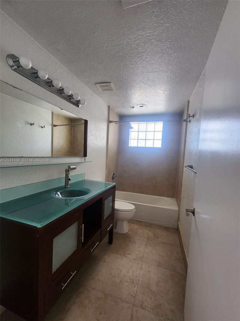 1080 99th St, Unit 221, Bay Harbor Islands, FL 33154 Photo