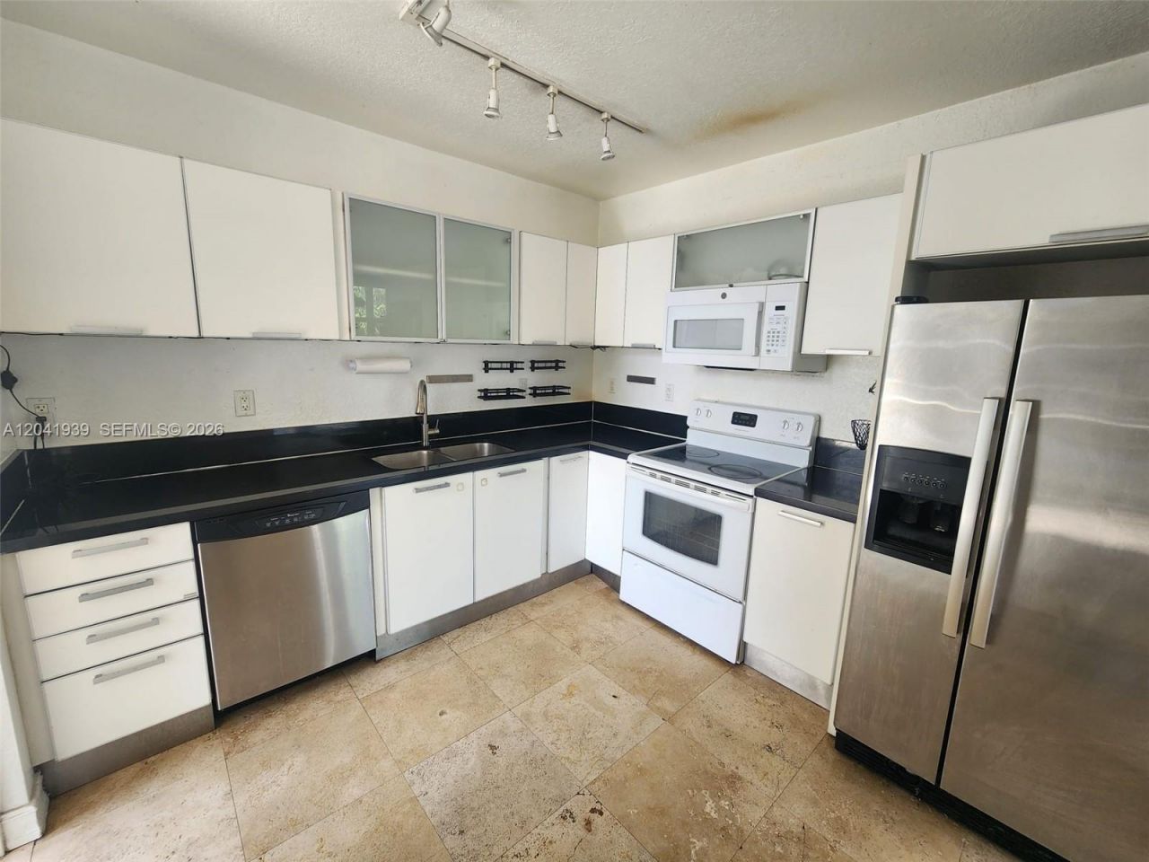 1080 99th St, Unit 221, Bay Harbor Islands, FL 33154 Photo