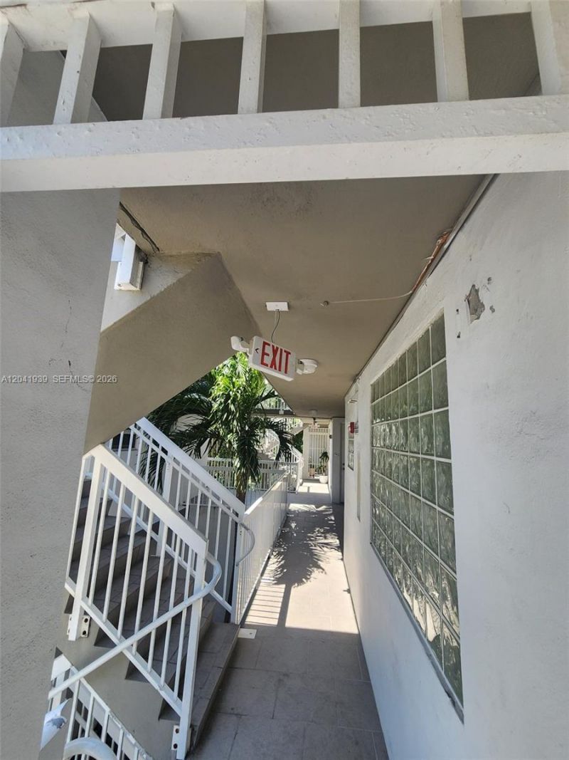 1080 99th St, Unit 221, Bay Harbor Islands, FL 33154 Photo