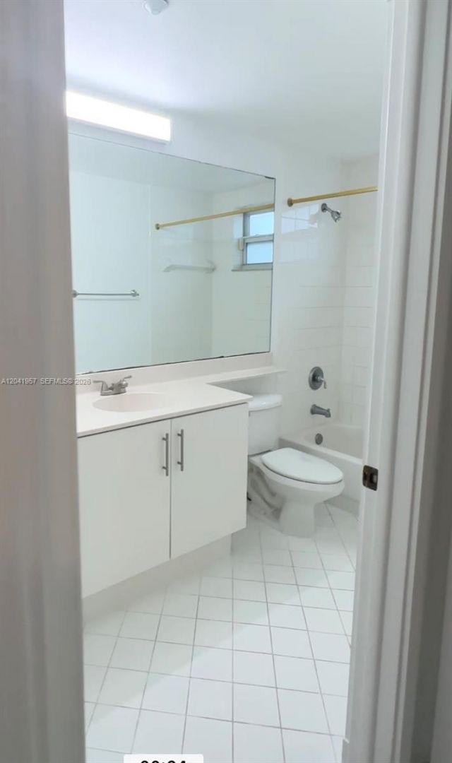 10750 NW 66th St , Unit 214, Doral, FL 33178 Photo
