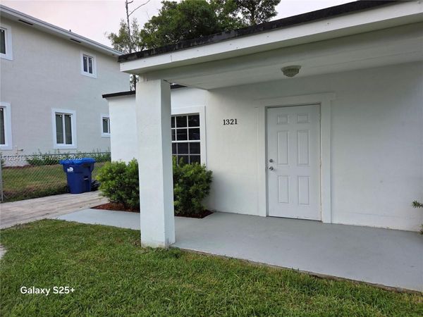 1321 NW 82nd St, Miami, FL 33147