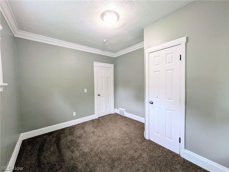 10302 Lamontier Avenue, Cleveland, OH 44104 Photo 11