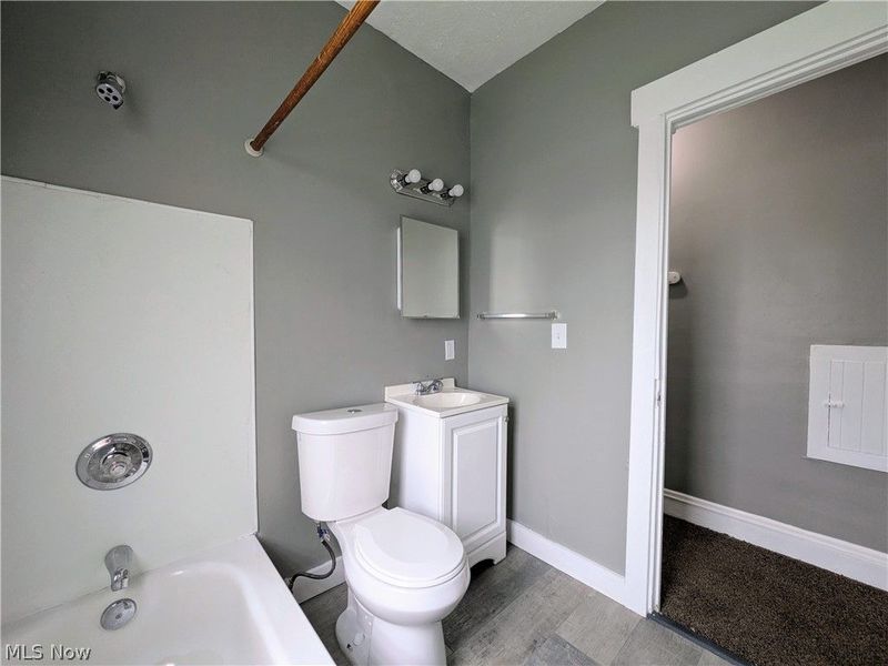 10302 Lamontier Avenue, Cleveland, OH 44104 Photo 13