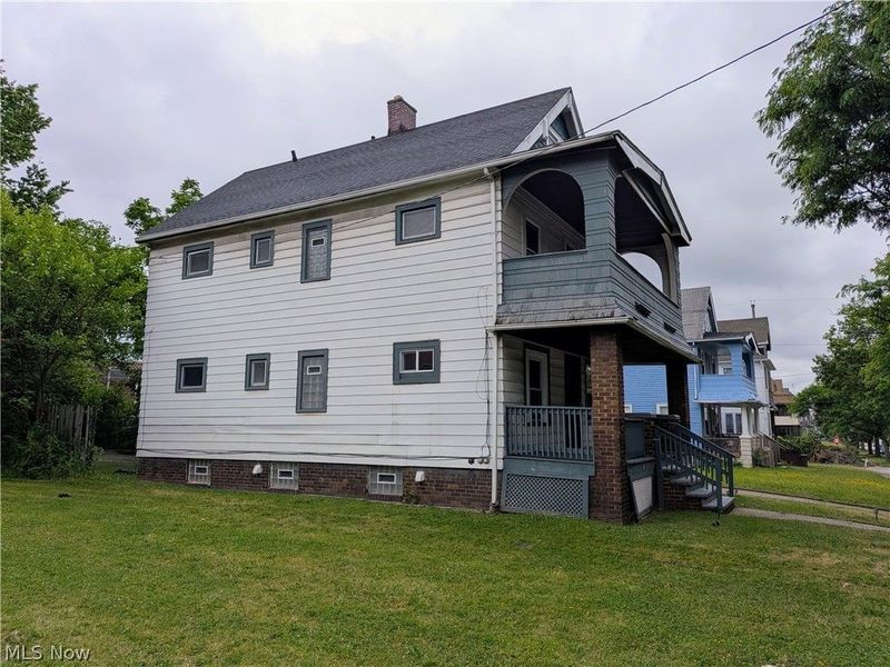 10302 Lamontier Avenue, Cleveland, OH 44104 Photo 2