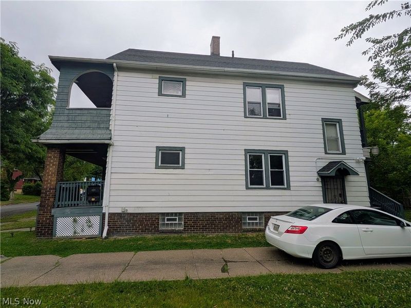 10302 Lamontier Avenue, Cleveland, OH 44104 Photo 3