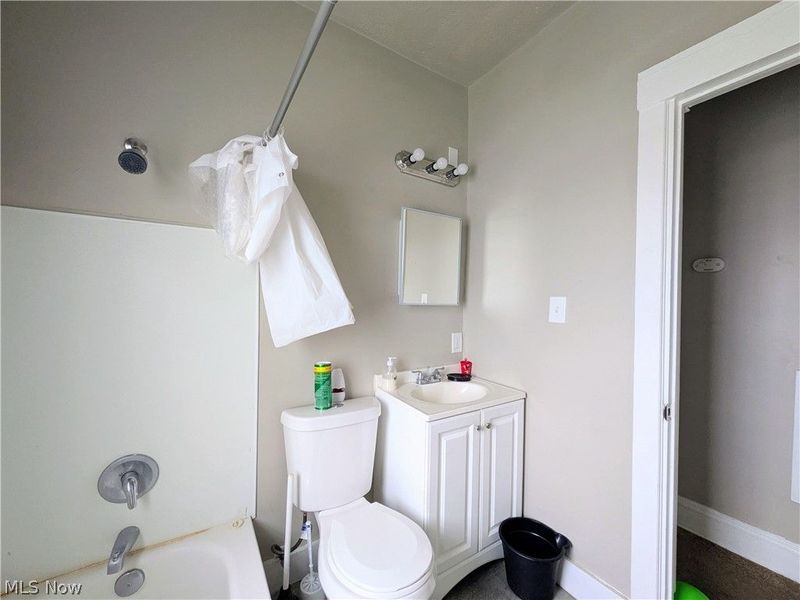 10302 Lamontier Avenue, Cleveland, OH 44104 Photo 32