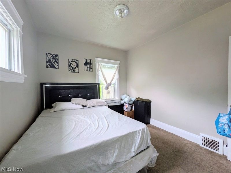 10302 Lamontier Avenue, Cleveland, OH 44104 Photo 33
