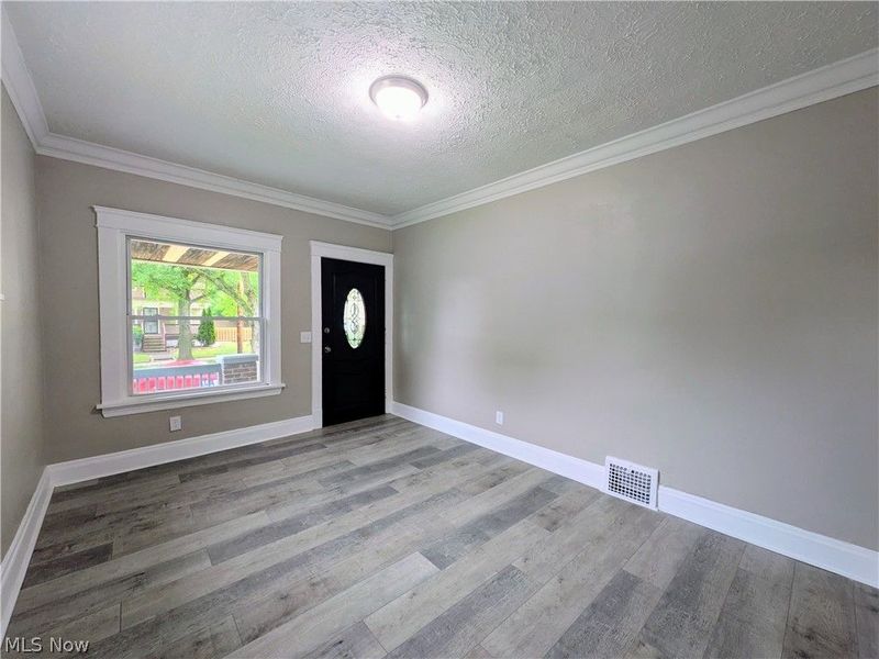 10302 Lamontier Avenue, Cleveland, OH 44104 Photo 9