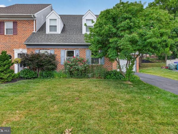 136 ROCKFORD SQUARE , MOUNTVILLE, PA 17554