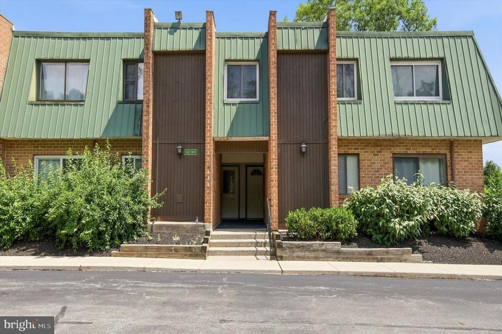 1602 MEADOWVIEW LANE, MONT CLARE, PA 19453