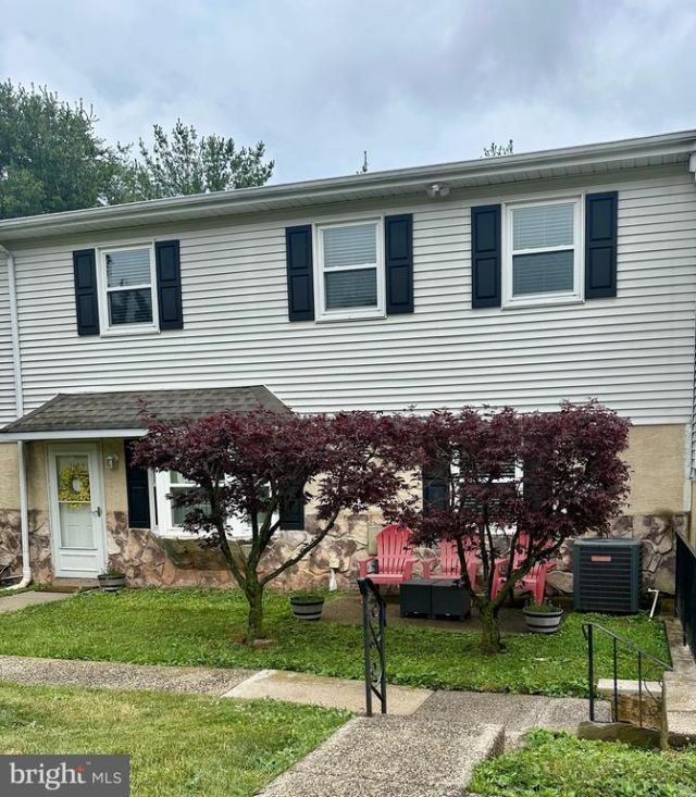 1802 WHITPAIN HLS, BLUE BELL, PA 19422