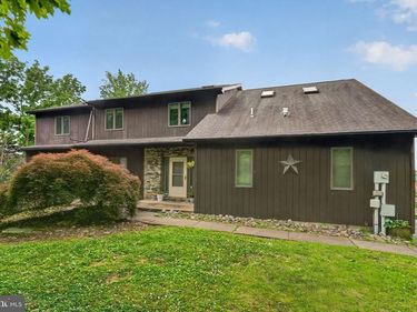 10 SHADE ROAD, OLEY, PA 19547