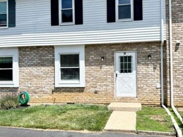 15 W CHESTNUT STREET, MACUNGIE, PA 18062