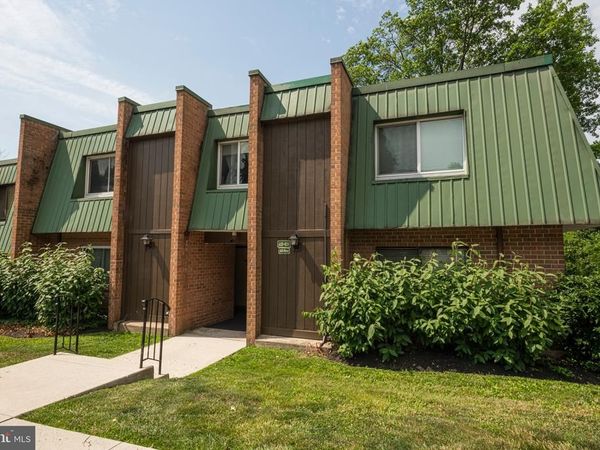 823 MEADOWVIEW LANE, Unit 823, MONT CLARE, PA 19453