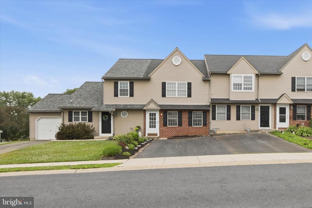215 QUAKING ASPEN LANE, MARIETTA, PA 17547