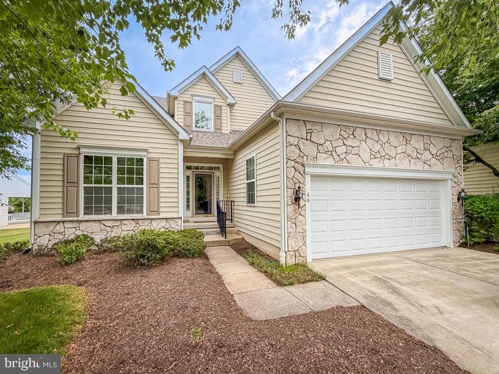 40 BETTS DRIVE, WASHINGTON CROSSING, PA 18977