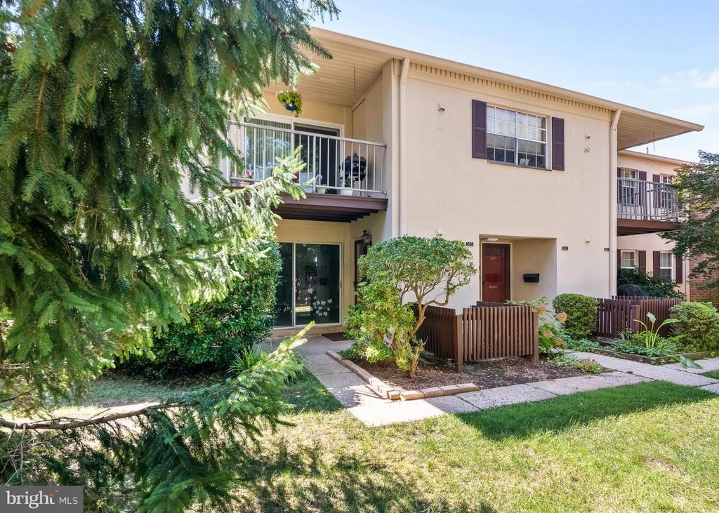304 OLD FORGE CROSSING, DEVON, PA 19333