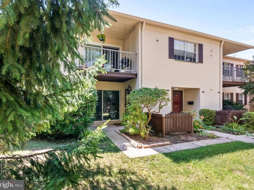304 Old Forge Crossing, Unit 304, Devon, PA 19333 Main Photo