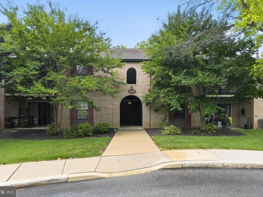 710 Washington Place, Unit 10, Chesterbrook, PA 19087 Main Photo