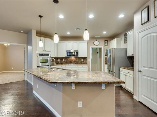 1077 Hickory Park Street , Las Vegas, NV 89138