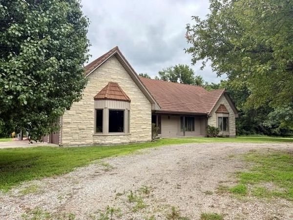 2160 3rd Road, Le Roy, KS 66857
