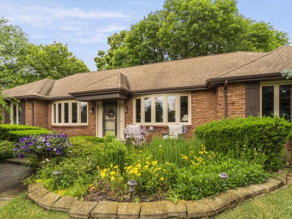 415 N Shepherd Hill Lane , McHenry, IL 60050