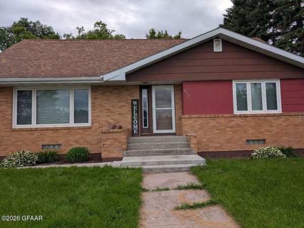 212 N 5TH Street , Drayton, ND 58225