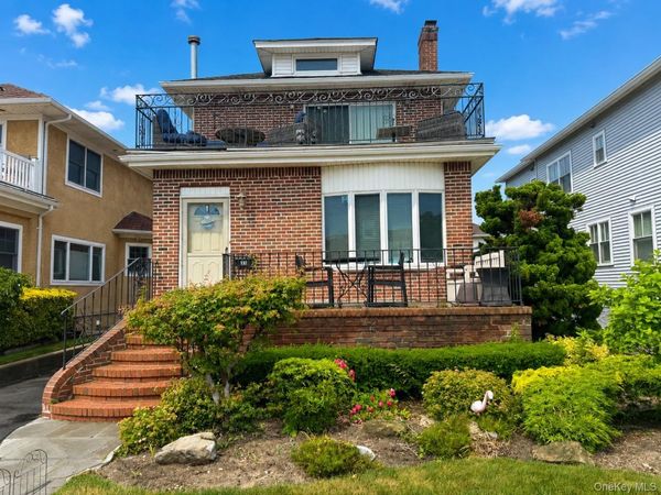 735 W Penn Street , Long Beach, NY 11561